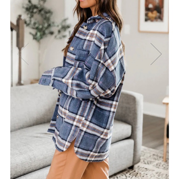 Pink Lily “Meet You Outside” Navy shacket - Picture 2 of 7